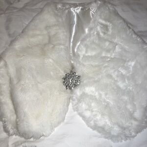 NWOT Elegant White Faux Fur Shawl with Silver Brooch